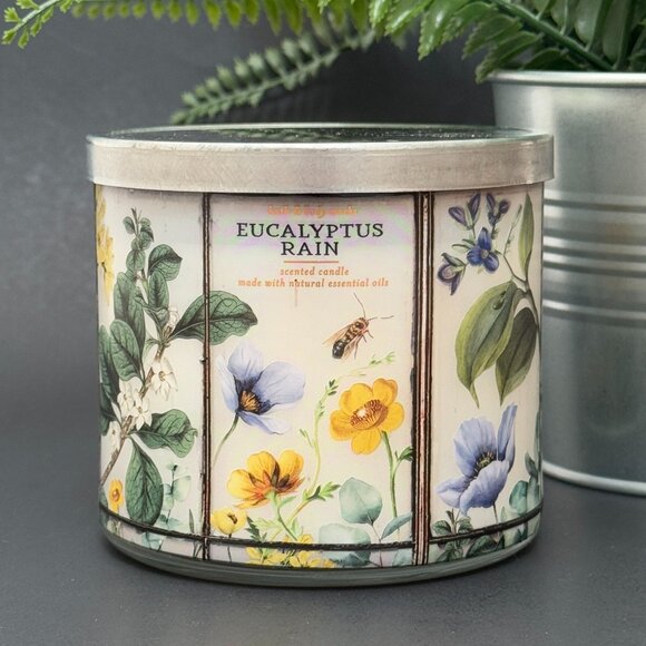 BBW Eucalyptus Rain Bath & Body Works 3 Wick Candle - Picture 1 of 10